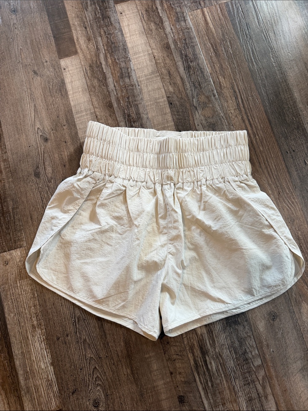 Zenana Outfitters Cream Elastic-Waist Lined Athletic Shorts xl